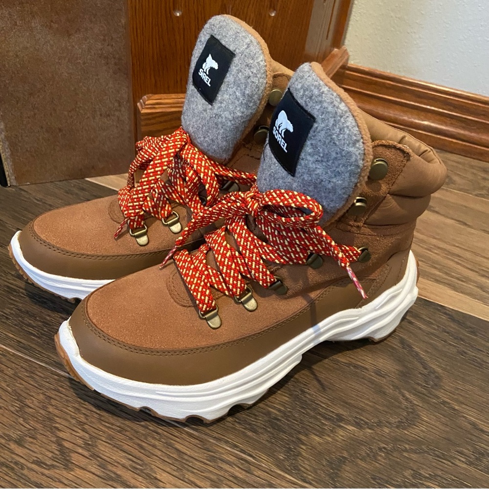 Sorel Kinetic Breakthru Conquest Waterproof Boot
Size 9